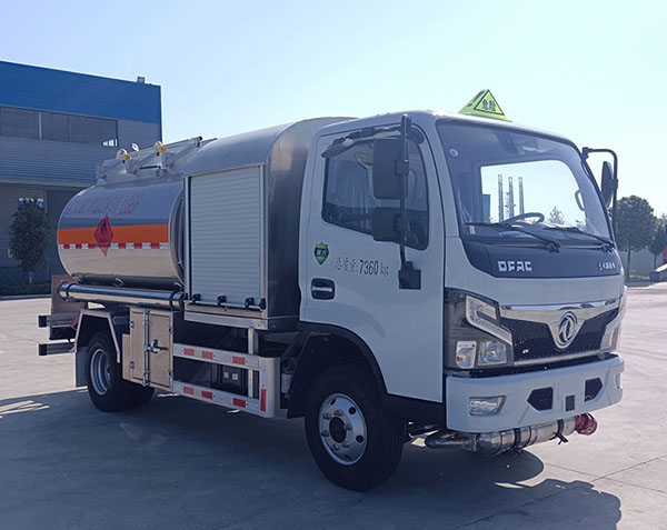 东风福瑞卡飞机加油车