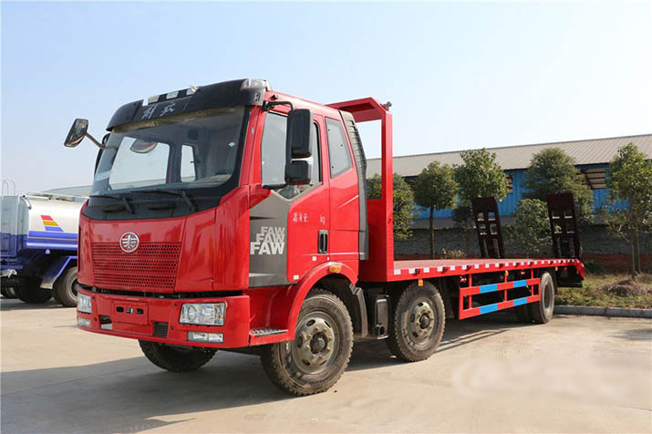 解放J6小三轴平板运输车